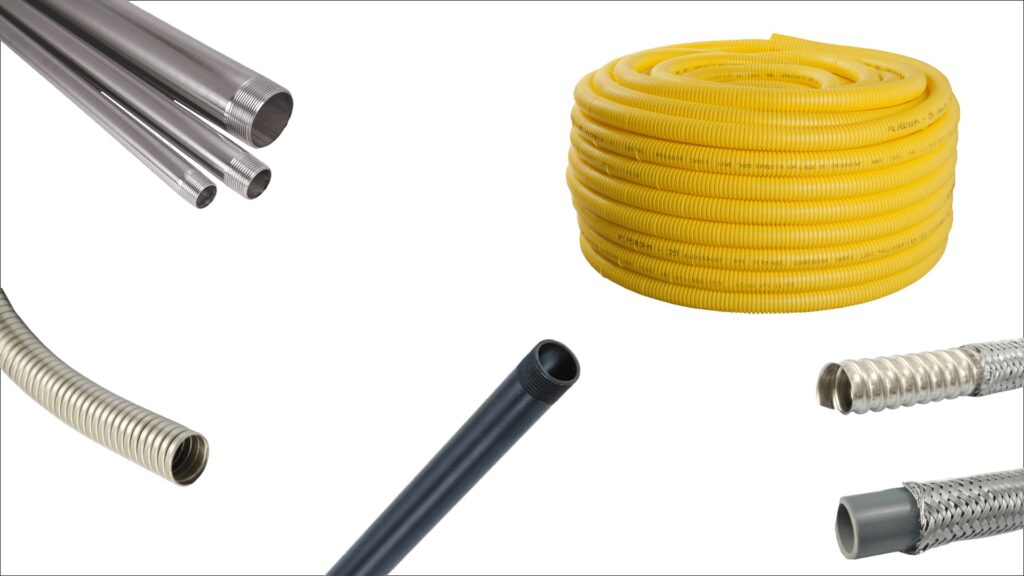 Variedade de eletrodutos para cabeamento estruturado conforme a norma NBR 16415, incluindo tubos rígidos de metal, tubulação flexível amarela não metálica, conduíte preto de PVC e dutos flexíveis corrugados.