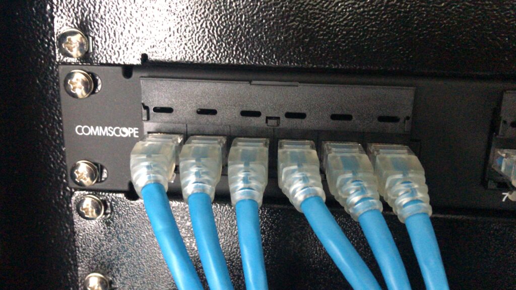 Patch Panel Commscope CAT6 -Porta RJ45